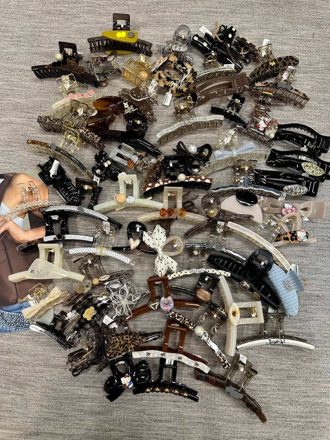 Various styles of shark clips/30piece
